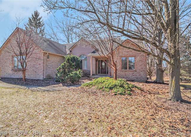 Property at 2434 Bridle Trl, Milford, MI 48381 3172, 5 beds, 3 baths