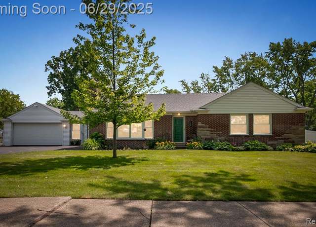 Property at 187 Gateway Dr, Waterford, MI 48328 3419, 3 beds, 2 baths