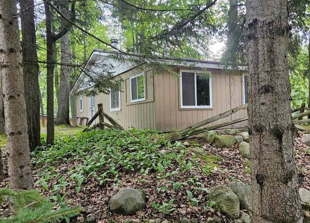 Property at 5102 Glenwood Dr, Harrison, MI 48625, 3 beds, 1 bath