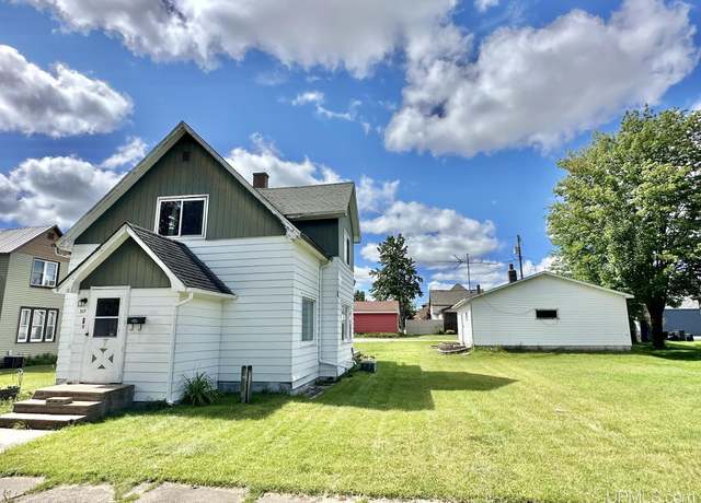 Property at 317 Main St, Norway, MI 49870, 3 beds, 1.5 baths