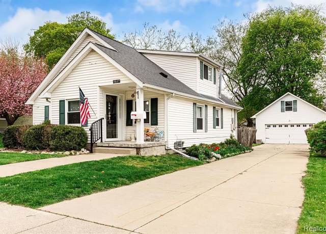 Property at 5037 1st St, Swartz Creek, MI 48473 1407, 4 beds, 1.5 baths