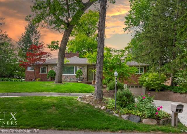 Property at 1700 Hamilton Dr, Bloomfield Hills, MI 48302 0221, 3 beds, 1.5 baths