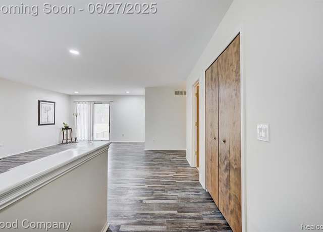 Property at 45264 Universal Ct, Shelby Twp, MI 48317 4941, 2 beds, 2 baths