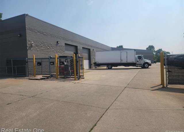 Property at 12816-12832 E Nine Mile Rd, Warren, MI 48909