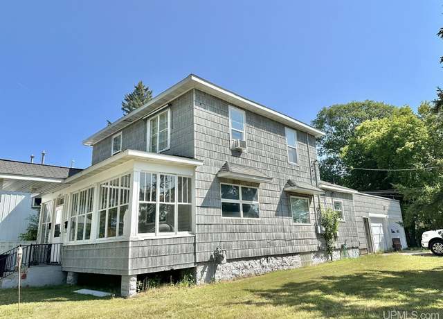 Property at 1025 River Ave, Iron Mountain, MI 49801, 2 beds, 2 baths