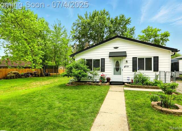 Property at 201 Parkdale Ave, Pontiac, MI 48340 2553, 3 beds, 1 bath