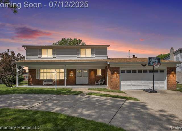 Property at 31931 Vegas Dr, Warren, MI 48093 1211, 4 beds, 2.5 baths