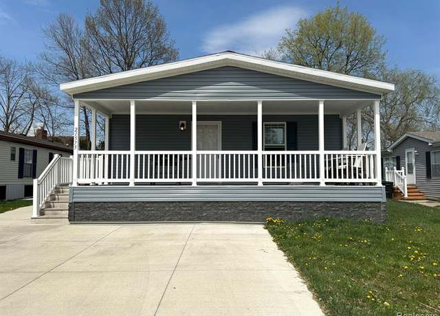 Property at 21575 Clochette Dr, Macomb, MI 48044, 3 beds, 2 baths