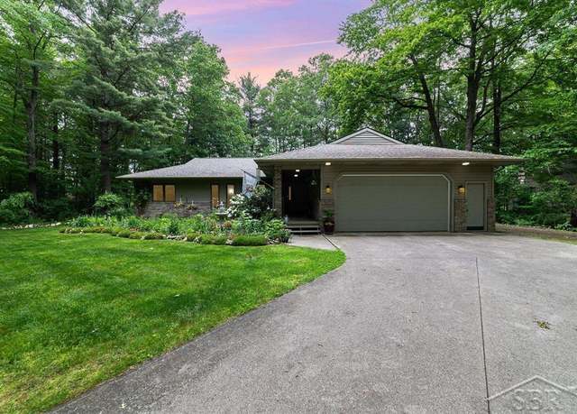 Property at 2332 N Spruce Ridge Dr, Midland, MI 48642, 5 beds, 2.5 baths