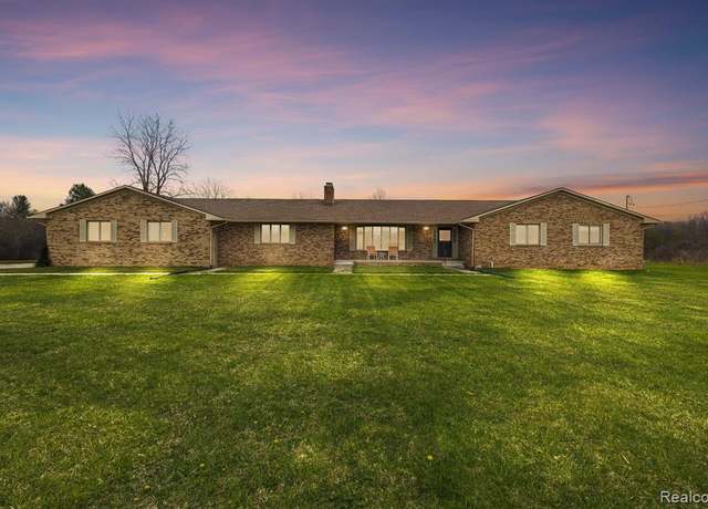 Property at 5412 N JENNINGS Rd, Flint, MI 48504 1112, 4 beds, 2.5 baths