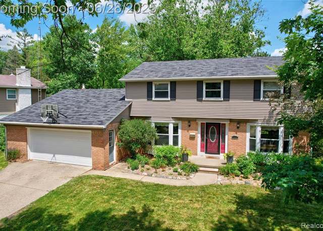 Property at 11319 Brookshire Dr, Grand Blanc, MI 48439 1005, 4 beds, 3.5 baths