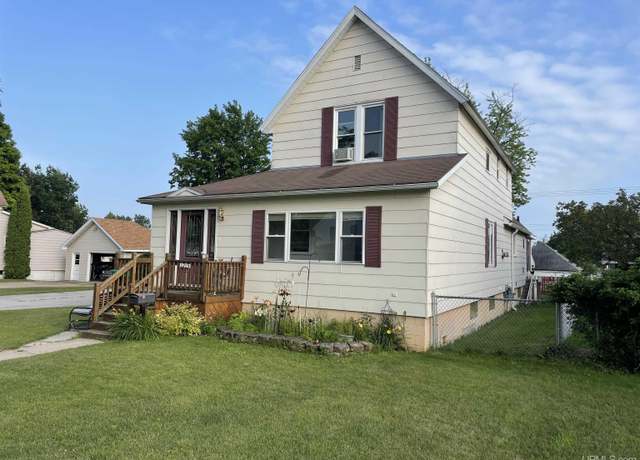 Property at 1215 Dakota Ave, Gladstone, MI 49837, 3 beds, 2.5 baths