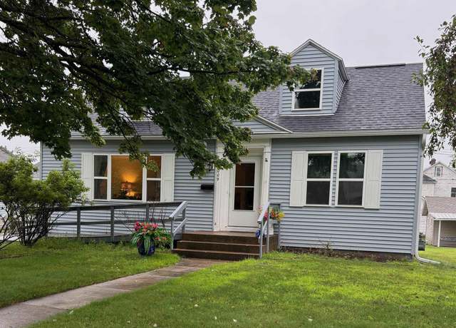 Property at 1009 W Hughitt St, Iron Mountain, MI 49801, 3 beds, 1.5 baths