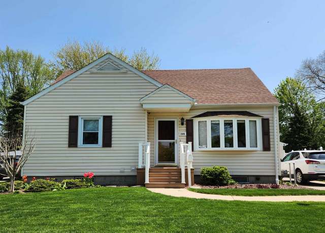 Property at 2001 S Sheridan St, Bay City, MI 48708, 4 beds, 2 baths