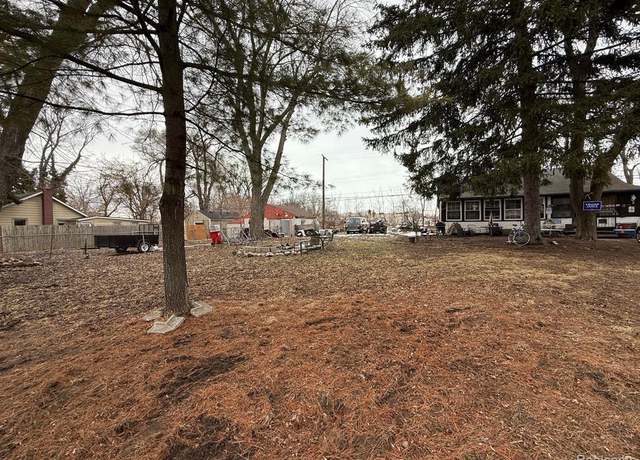 Property at 4826 RADNOR St, Detroit, MI 48224 1455, 3 beds, 1 bath