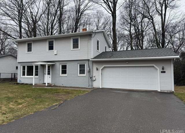 Property at 807 Grove St, Marquette, MI 49855, 4 beds, 1.5 baths
