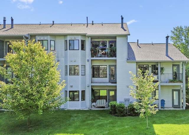 Property at 621 Riverine Dr #202, Traverse City, MI 49684, 2 beds, 2 baths
