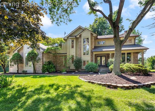 Property at 6890 Duchess Ct, Troy, MI 48098 2232, 5 beds, 3.5 baths