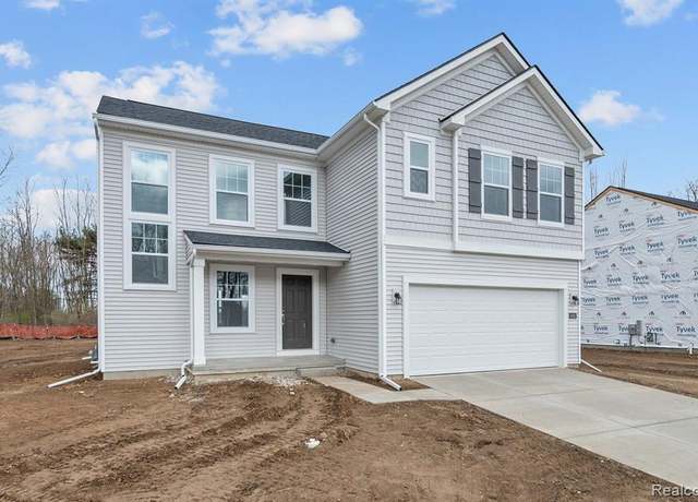 Property at 4303 Oak St, Grand Blanc, MI 48439, 3 beds, 2.5 baths