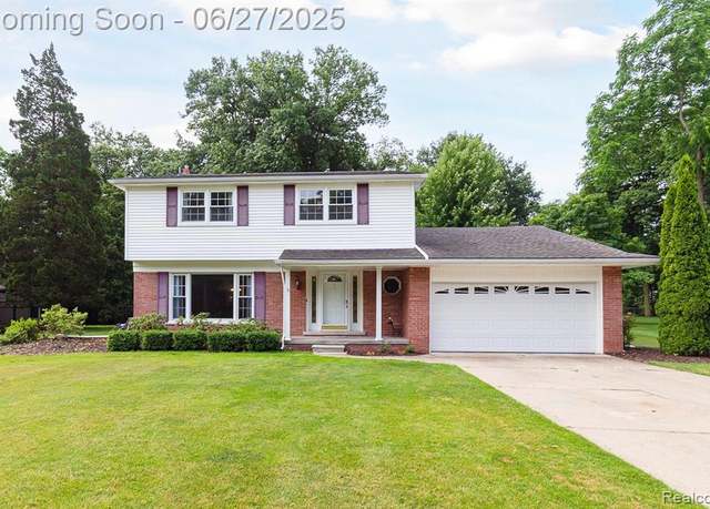 Property at 8327 Burning Bush Rd, Grosse Ile, MI 48138 1305, 4 beds, 2.5 baths