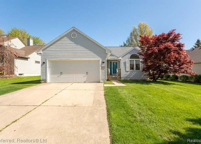 Property at 454 Woodland Dr, Saline, MI 48176, 2 beds, 2 baths