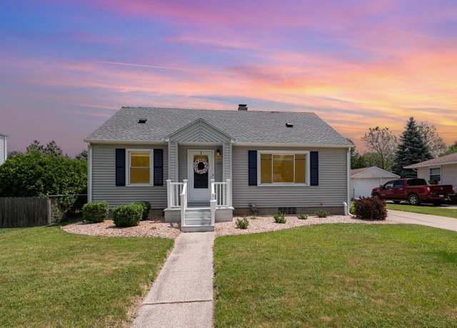 Property at 107 Scheurmann St, Essexville, MI 48732, 3 beds, 1 bath