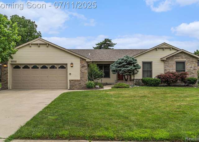 Property at 37513 Munger Dr, Livonia, MI 48154 1276, 3 beds, 2.5 baths