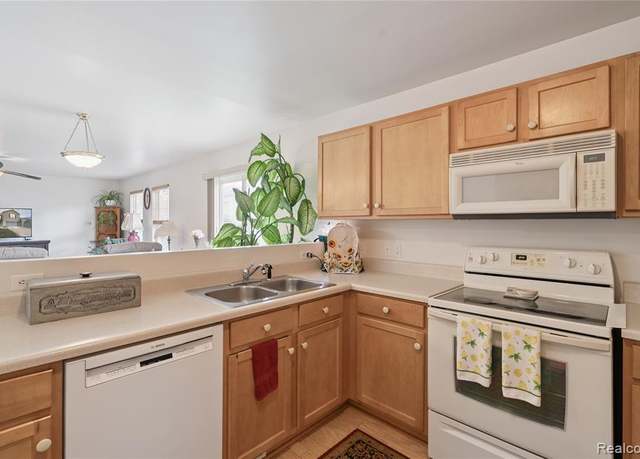 Property at 8627 Cass River Dr, Fowlerville, MI 48836 9061, 3 beds, 2.5 baths