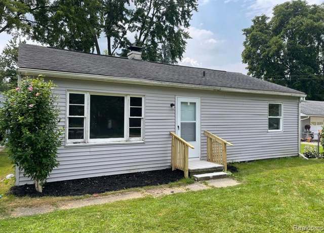 Property at 318 Walnut St, Flint, MI 48458 1949, 3 beds, 1 bath