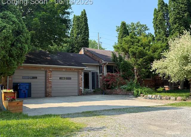 Property at 6715 Elizabeth Lake Rd, Waterford, MI 48327 1724, 3 beds, 2 baths