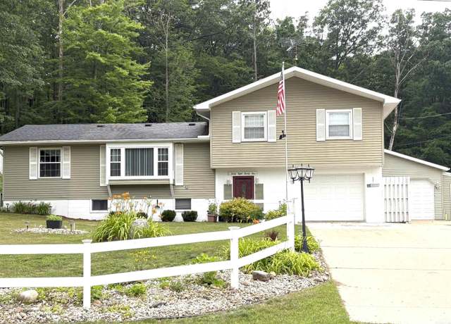 Property at 3825 Lapham Dr, Harrison, MI 48625, 4 beds, 1.5 baths