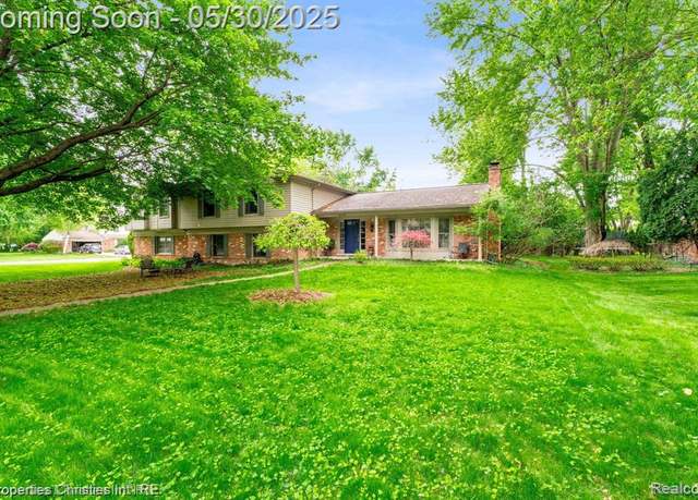 Property at 31723 Waltham Ct, Beverly Hills, MI 48025 3923, 5 beds, 3 baths
