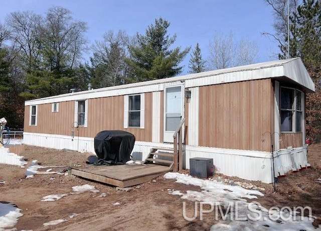 Property at W5932 County Rd R Rd, WI 54156, 2 beds, 1 bath