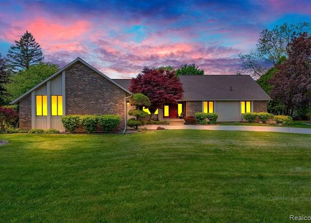 Property at 836 BOUTELL Dr, Grand Blanc, MI 48439 1943, 3 beds, 3 baths