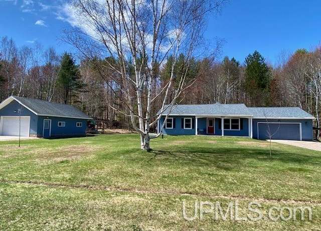 Property at 930 Highland Dr, Marquette, MI 49855, 4 beds, 2.5 baths