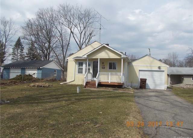 Property at 132 Longspur Ln, Commerce, MI 48382 4042, 2 beds, 1 bath