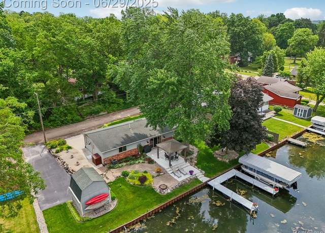 Property at 11920 Portage Lake Ave, Pinckney, MI 48169 9553, 3 beds, 1.5 baths