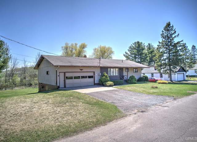 Property at 7 Seventh St, South Range, MI 49963, 4 beds, 2.5 baths
