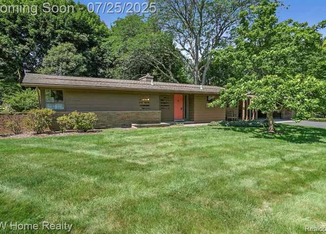 Property at 5660 Crabtree Rd, Bloomfield Hills, MI 48301 1207, 3 beds, 1.5 baths