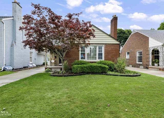 Property at 1890 Lochmoor Blvd, Grosse Pointe Woods, MI 48236, 3 beds, 2 baths
