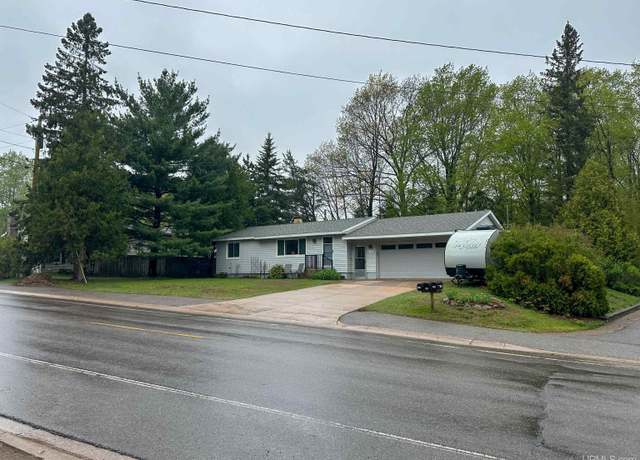 Property at 743 Grove St, Marquette, MI 49855, 2 beds, 1.5 baths