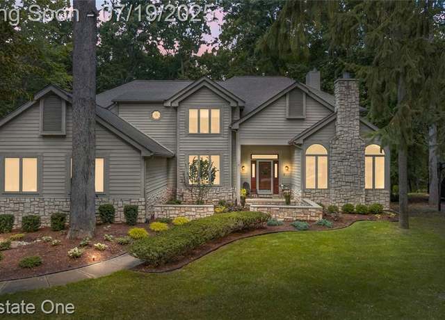 Property at 3574 Oakleaf Dr, West Bloomfield, MI 48324 2572, 4 beds, 2.5 baths