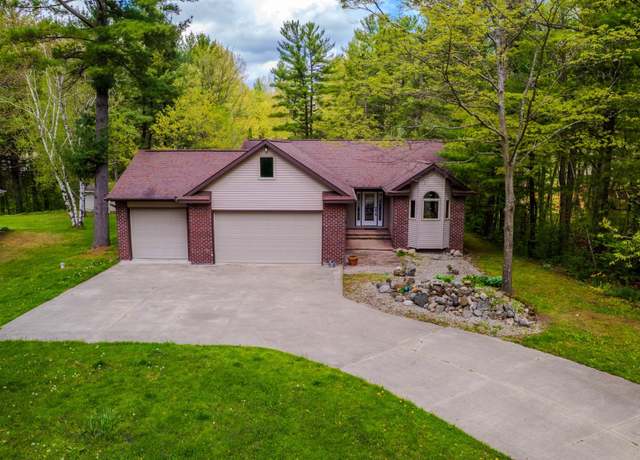 Property at 41 W River Dr, Gladwin, MI 48624, 3 beds, 2.5 baths