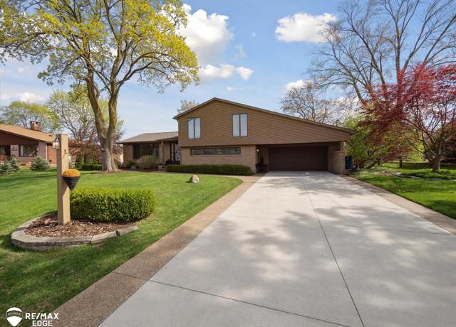 Property at 2479 Golden Shores Ct, Fenton, MI 48430, 4 beds, 2 baths