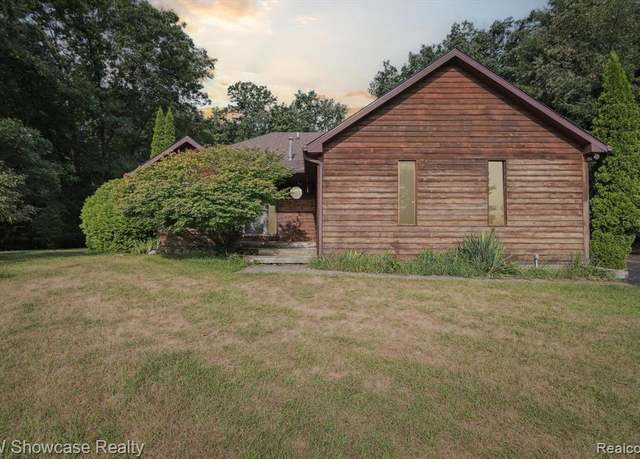 Property at 11858 Earl St, Pinckney, MI 48169 9059, 5 beds, 3 baths