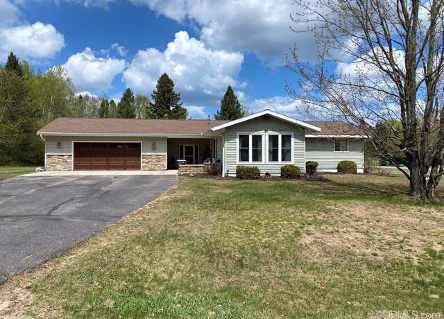 Property at 105 Ridge Ln, Marquette, MI 49855, 4 beds, 2 baths