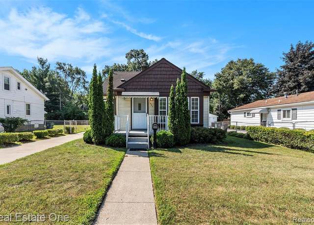 Property at 1697 Leroy St, Fenton, MI 48220 3146, 3 beds, 1 bath