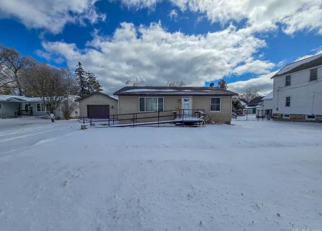 Property at 713 Arbutus Ave, Manistique, MI 49854, 2 beds, 1 bath