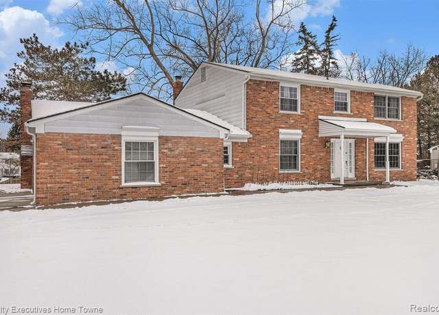 Property at 4819 Thorntree Dr, West Bloomfield, MI 48322, 4 beds, 3 baths