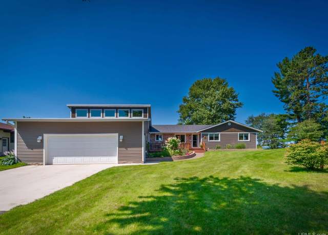 Property at 737 Lakewood Ln, Marquette, MI 49855, 3 beds, 3.5 baths